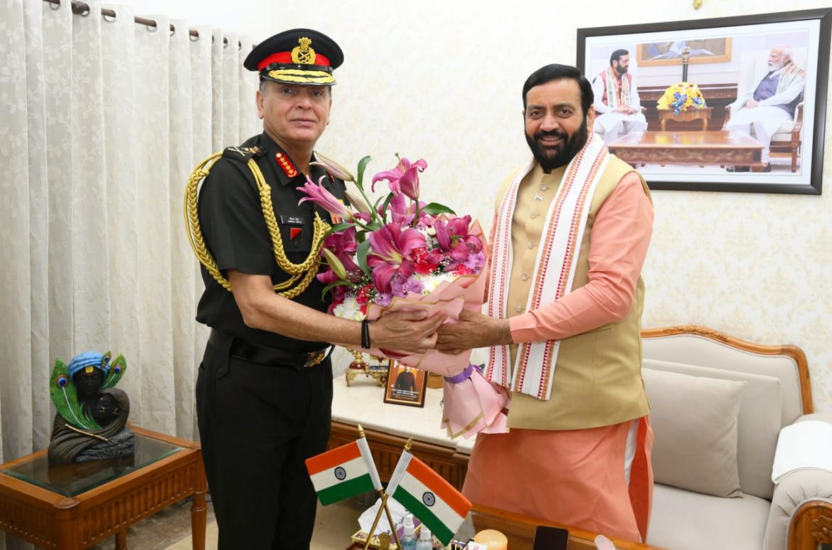 CM नायब सिंह सैनी से मिले थल सेना प्रमुख जनरल धीरज सेठ, संत कबीर कुटीर में हुई शिष्टाचार मुलाकात