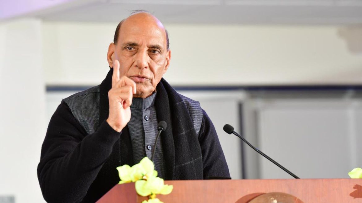 राजनीतिक भाषा के गिरते स्तर पर राजनाथ सिंह की चिंता, वेंकैया नायडू से सीखने की दी सलाह