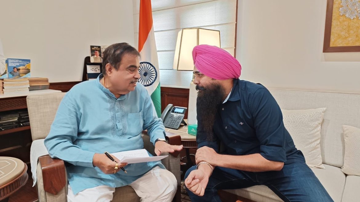 मालविंदर सिंह कंग ने नितिन गडकरी से की मुलाकात, बंगा–गढ़शंकर–श्री आनंदपुर साहिब रोड को नेशनल हाईवे बनाने की उठाई मांग