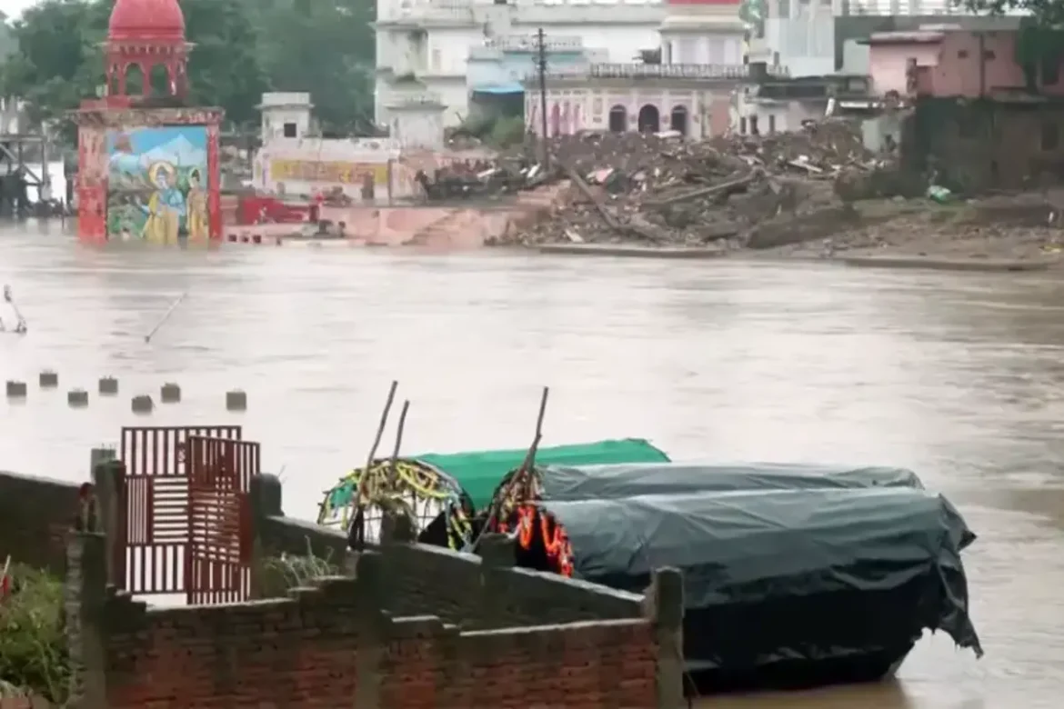 चित्रकूट में 72 घंटे से भारी बारिश, खतरे के निशान से ऊपर मंदाकिनी; 4 सितंबर तक रेड अलर्ट