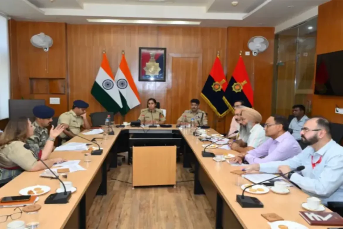चंडीगढ़ में ईमेल बम धमकियों पर पुलिस की बड़ी बैठक, ED ने 26 ठिकानों पर की छापेमारी