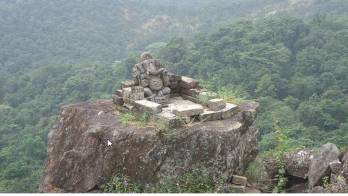 ढोलकल गणेश मंदिर: जंगल-पहाड़ के बीच विराजे हैं 1000 साल पुराने गणपति, दर्शन के लिए करना पड़ता है 16 KM ट्रेक