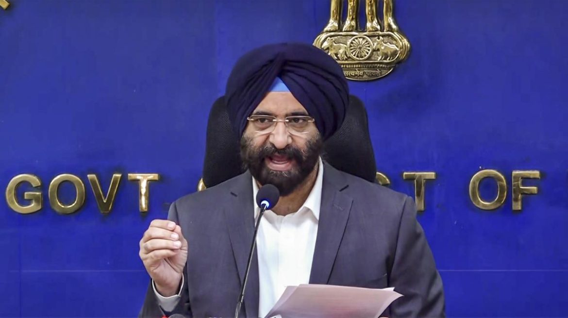 Delhi Pollution: प्रदूषण पर सरकार का बड़ा प्लान, ‘नो PUCC, नो फ्यूल’ होगा सख्त; 150 नई ई-बसें जुड़ेंगी