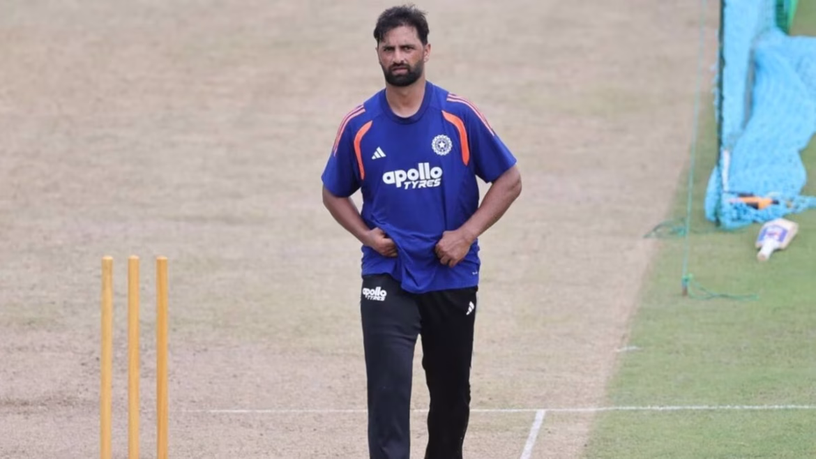 IND vs WI 2nd ODI: जम्मू-कश्मीर के औकीब नबी का इंटरनेशनल डेब्यू, KL Rahul ने सौंपी भारत की कैप