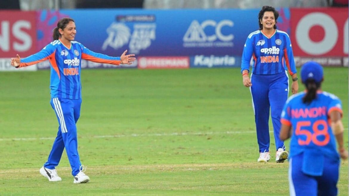 Women’s Asia Cup 2026: चैंपियन बनने के बाद भारत ने नहीं ली ट्रॉफी, मोहसिन नकवी से जुड़ा विवाद