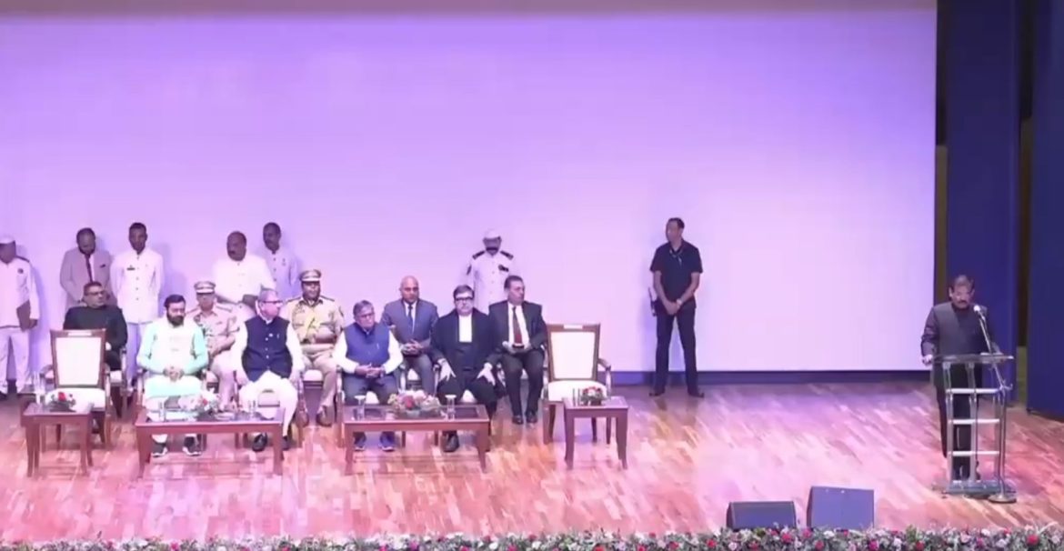 जस्टिस अश्वनी कुमार मिश्रा ने पंजाब-हरियाणा हाई कोर्ट के मुख्य न्यायाधीश पद की शपथ ली, CM नायब सिंह सैनी रहे मौजूद