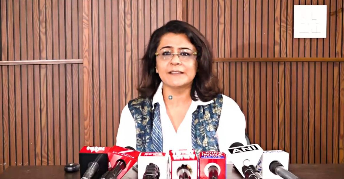 6 फ्लैग स्टाफ रोड पर प्रियंका कक्कड़ का BJP पर हमला, रात में PWD की एंट्री पर उठाए 3 बड़े सवाल