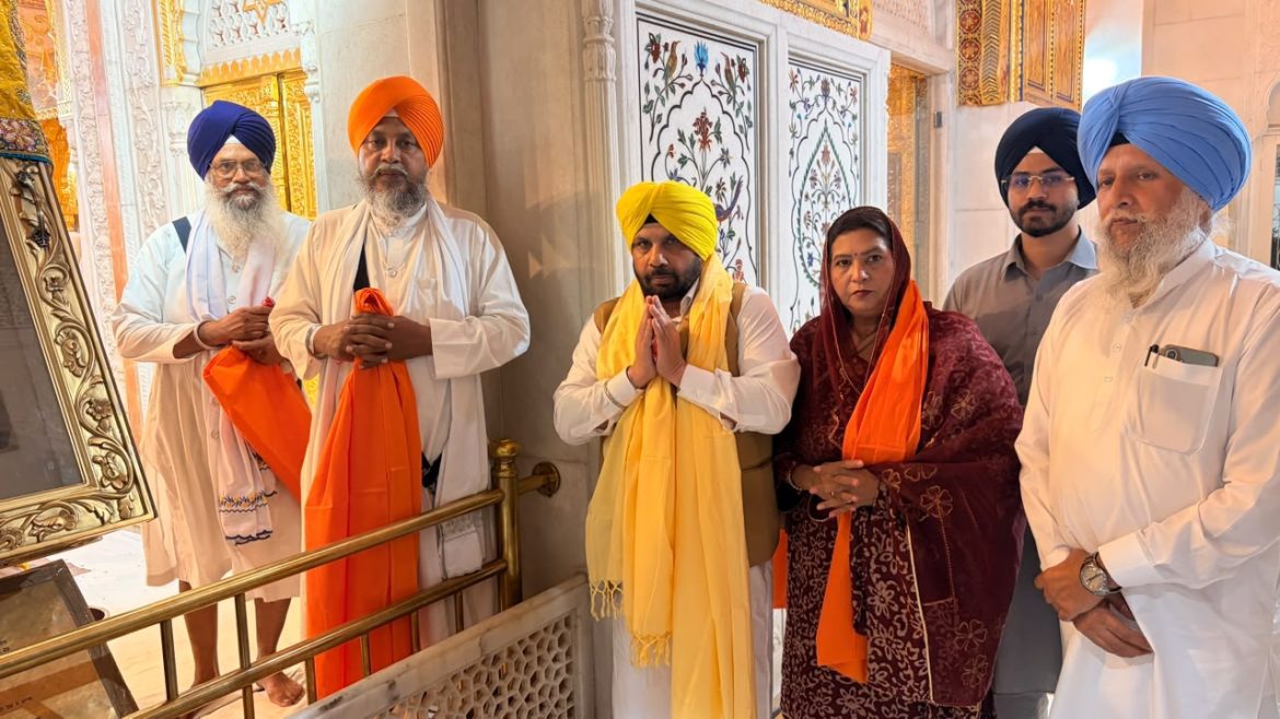 श्री हजूर साहिब में कैबिनेट मंत्री हरभजन सिंह ने टेका माथा, पंजाब की खुशहाली और शांति के लिए की अरदास