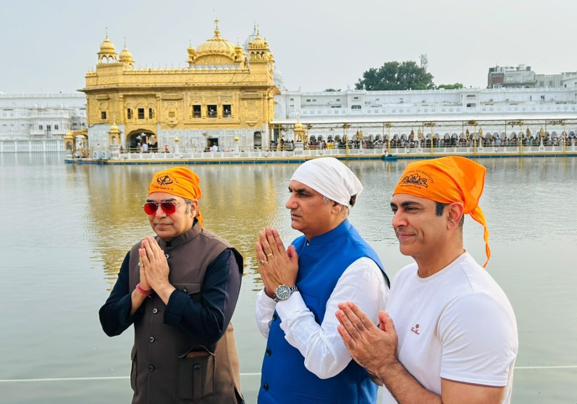‘हमारे राम’ के रावण अशुतोष राणा और भगवान शिव बने तरुण खन्ना ने श्री दरबार साहिब में टेका माथा