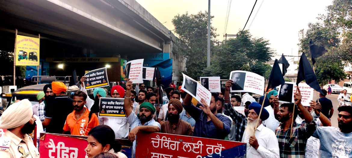 अमलोह में BJP की ‘नशा मुक्त पंजाब यात्रा’ का विरोध, AAP ने काले झंडे दिखाकर उठाए सवाल