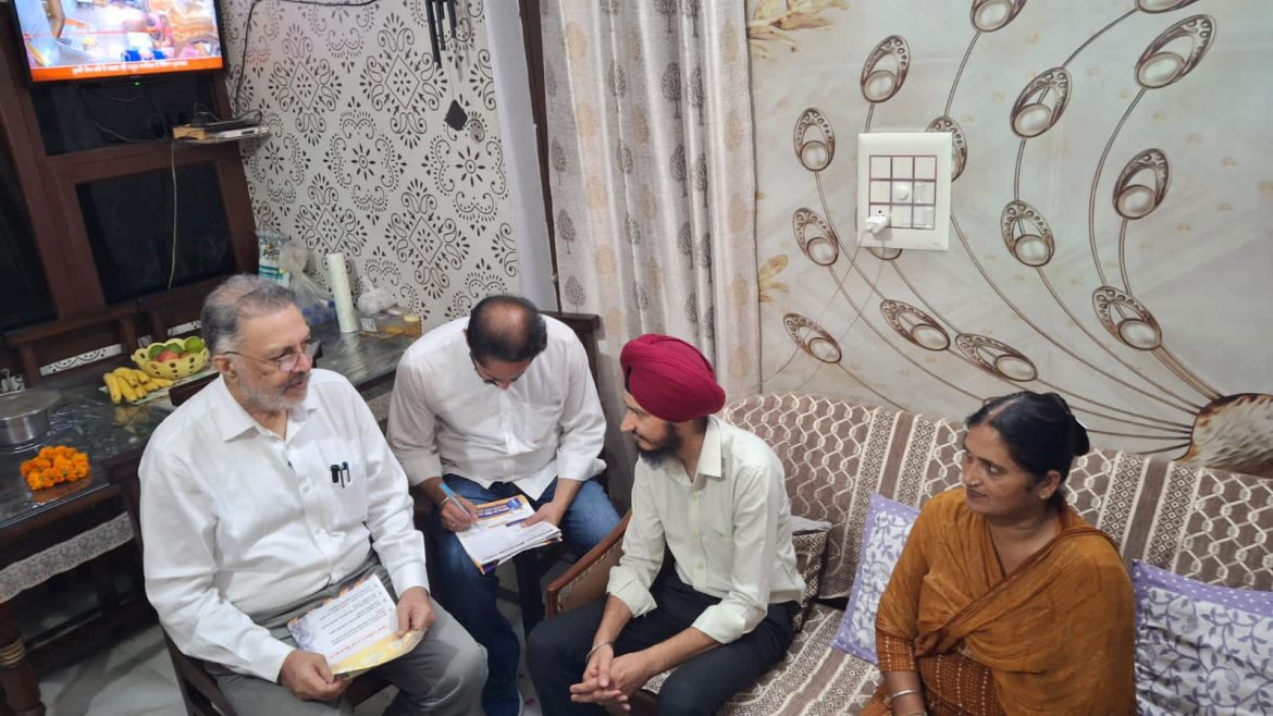 पटियाला में AAP की डोर-टू-डोर मुहिम, बलबीर सिंह ने घर-घर पहुंचकर लोगों से किया संवाद