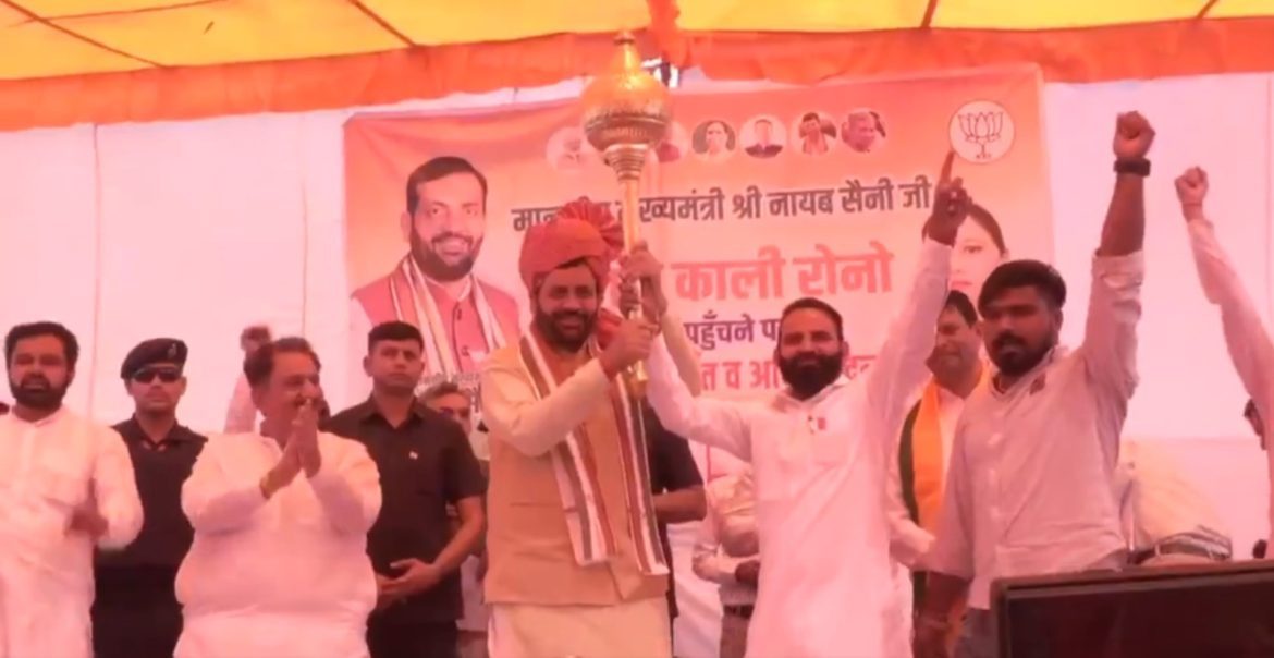 लाडवा के गांवों में नायब सिंह सैनी का जनसंवाद, ग्रामीणों की समस्याएं सुनीं और अधिकारियों को दिए निर्देश