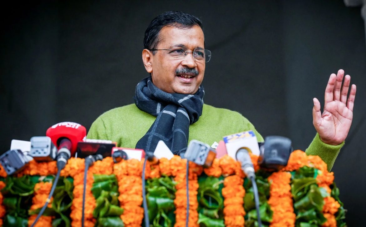 Delhi Bus Service: बसों के इंतजार में जनता, AAP ने BJP सरकार पर साधा निशाना, पूछा- सरकार इतनी बेपरवाह क्यों?