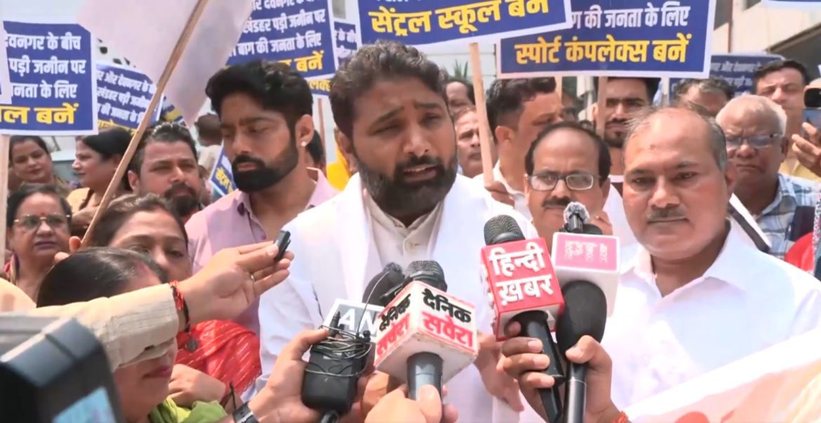 करोल बाग में जनसुविधाओं की कमी पर विशेष रवि ने उठाई आवाज, CPWD की जर्जर जमीन के इस्तेमाल की मांग