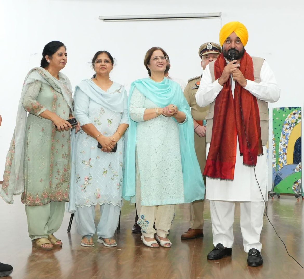 अमृतसर के सरूप रानी कॉलेज पहुंचे CM भगवंत मान, छात्राओं की मांग पर ऑडिटोरियम और बस को लेकर दिए निर्देश