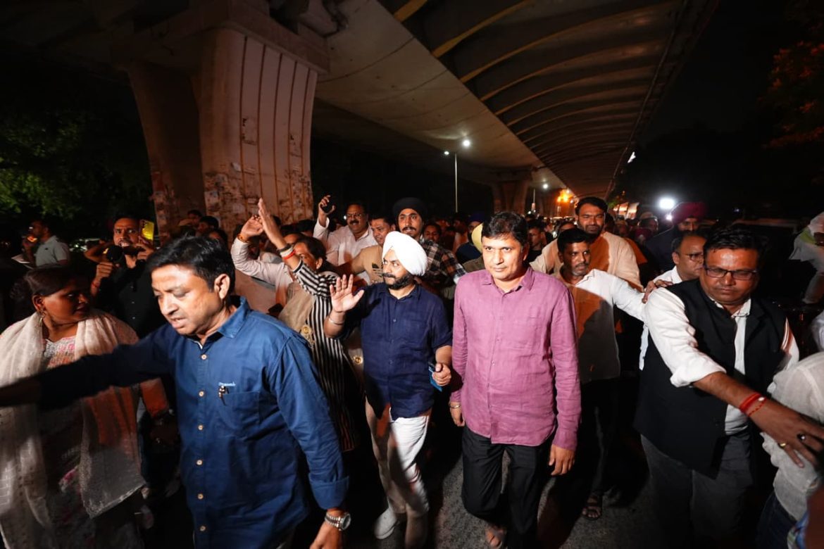 तिलक नगर में प्रवेश वर्मा के खिलाफ AAP का प्रदर्शन, सौरभ भारद्वाज बोले- FIR दर्ज करो