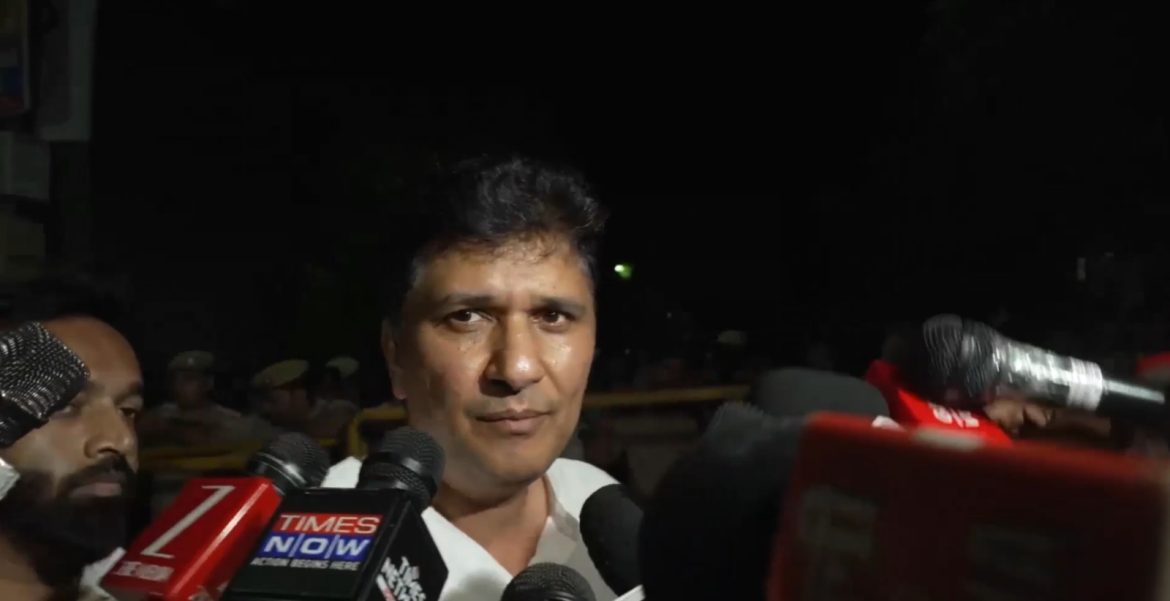 Parvesh Verma Slap Row: FIR को लेकर सौरभ भारद्वाज का हमला, बोले- हम पीछे नहीं हटेंगे