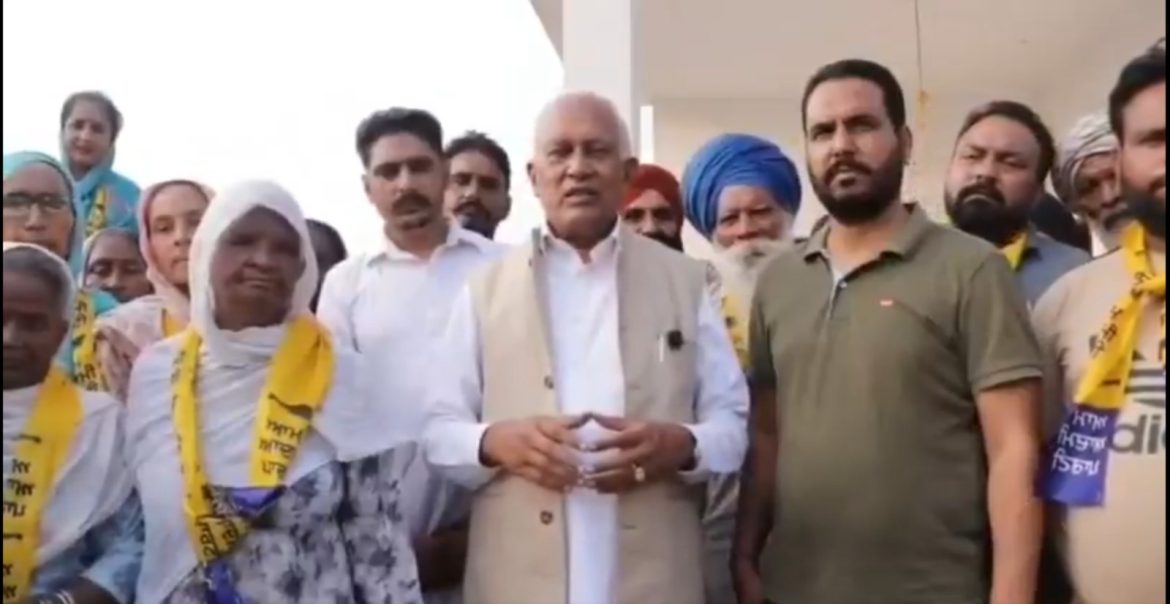 Halkan Lahira: 50 परिवारों ने छोड़ीं विभिन्न पार्टियां, बरिंदर गोयल की मौजूदगी में AAP में शामिल