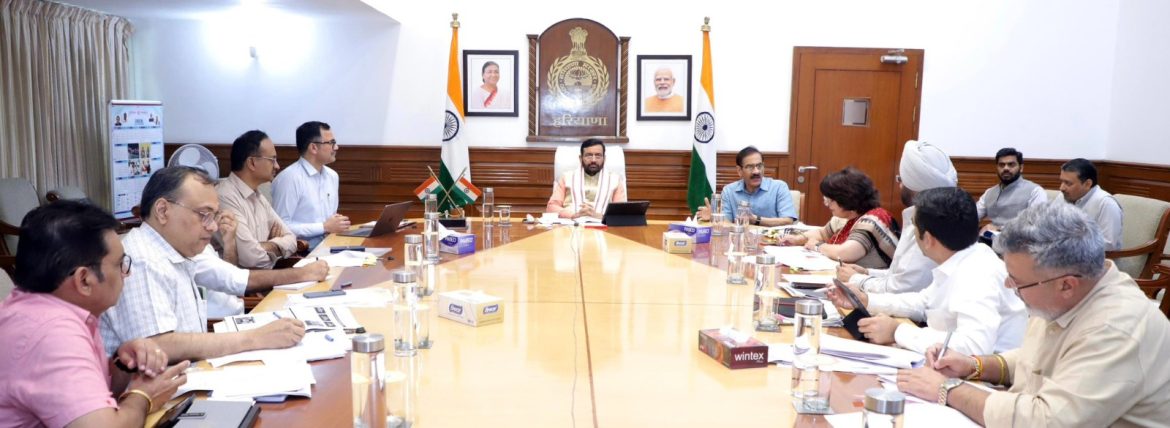 नायब सिंह सैनी का बड़ा फैसला, 1 नवंबर तक हर जिले में अमृत फार्मेसी; सरकारी अस्पतालों में मुफ्त इलाज पर जोर