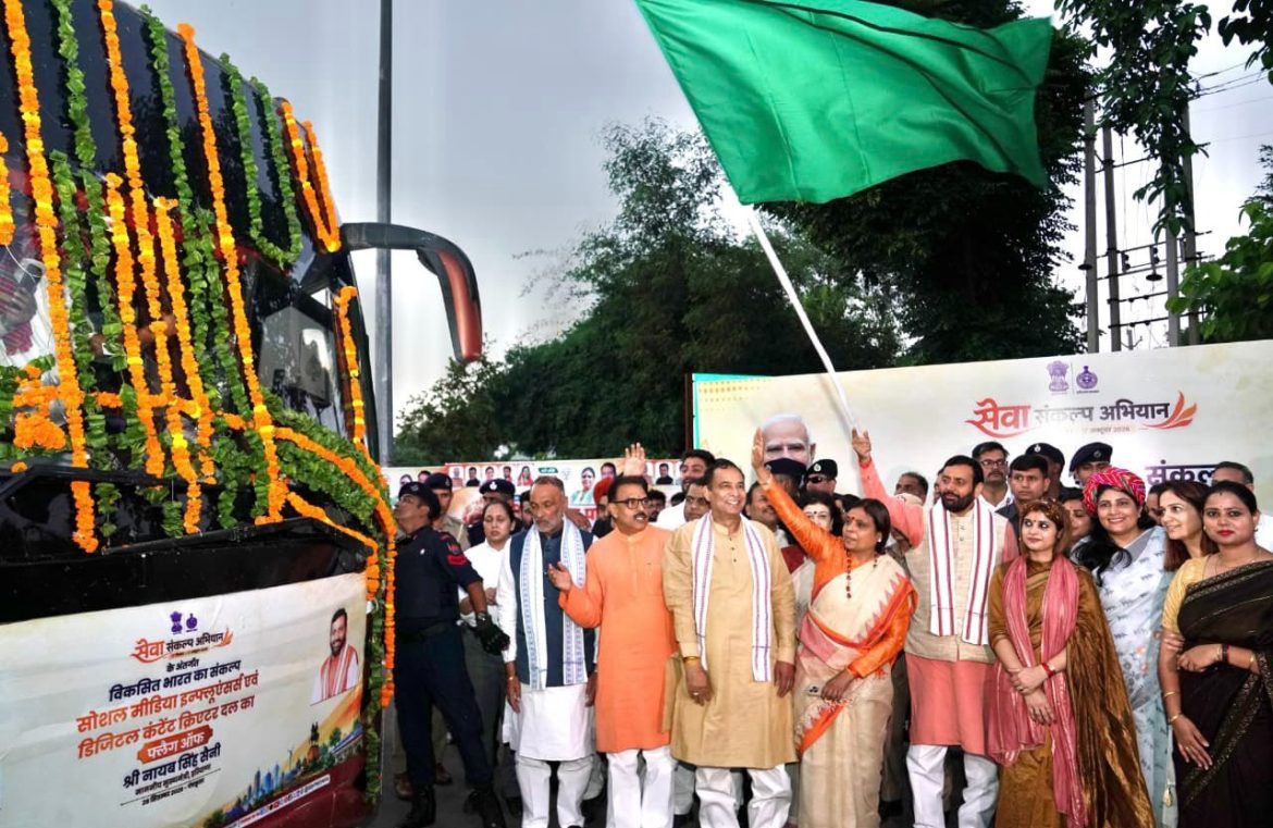 नायब सिंह सैनी ने पंचकूला से उत्तराखंड के लिए सोशल मीडिया इन्फ्लुएंसर्स का दल किया रवाना, सेवा संकल्प अभियान की बताएंगे पहल
