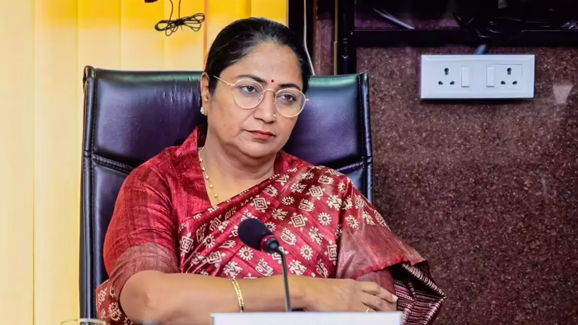 दिल्ली में बच्चों की सुरक्षा पर CM रेखा गुप्ता सख्त, जाफराबाद प्ले स्कूल सील करने के निर्देश; बसों की GPS निगरानी पर जोर