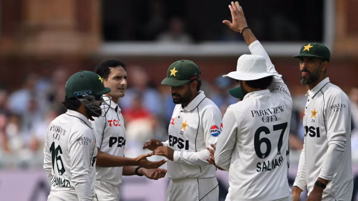 इंग्लैंड दौरे पर पाकिस्तान टीम में बड़े बदलाव का आकिब जावेद ने किया बचाव, बोले- ‘हमें कुछ तो करना ही था’