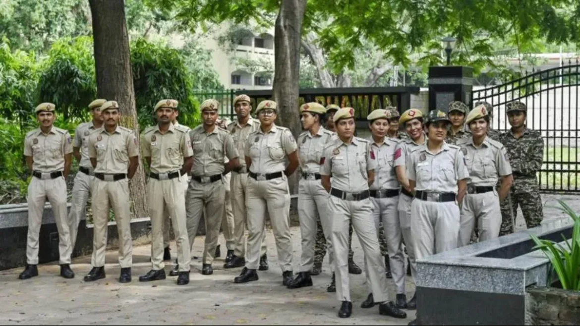 भुवनेश्वर में पुलिसकर्मियों के फोटो-वीडियो बनाने पर सख्ती, संवेदनशील प्रतिष्ठानों में बिना अनुमति रिकॉर्डिंग पर रोक