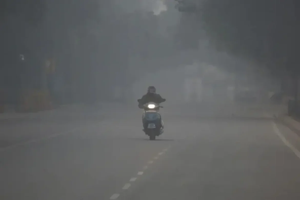 Delhi Weather: दिल्ली में अक्टूबर की सबसे ठंडी रात, 17.1 डिग्री पहुंचा न्यूनतम तापमान, जानें मौसम का हाल