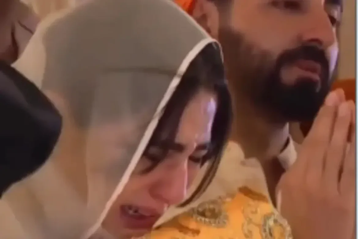 स्वर्ण मंदिर में भावुक हुईं सारा अली खान, आयुष्मान खुराना के साथ वायरल हुआ वीडियो