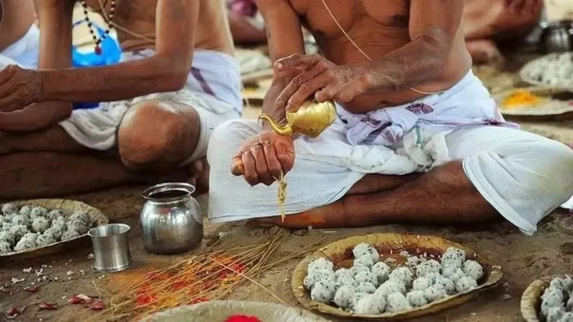 Pitru Paksha 2026: देवकार्य से पहले क्यों जरूरी माना जाता है पितृकार्य? जानें श्राद्ध, तर्पण और पिंडदान का महत्व