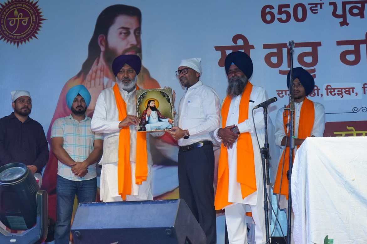 Guru Ravidas 650th Prakash Purab: दीरबा में गुरु रविदास जी की शिक्षाओं पर हुआ भव्य ड्रोन शो, हरपाल सिंह चीमा ने लिया हिस्सा