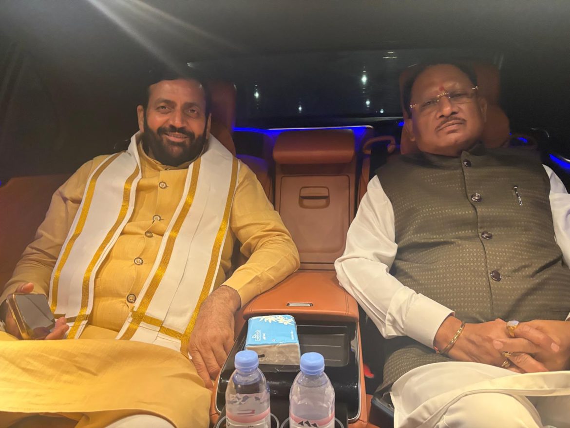 Singapore News: सिंगापुर में साथ दिखे CM नायब सिंह सैनी और विष्णुदेव साय, हरियाणा-छत्तीसगढ़ सहयोग पर हुई चर्चा