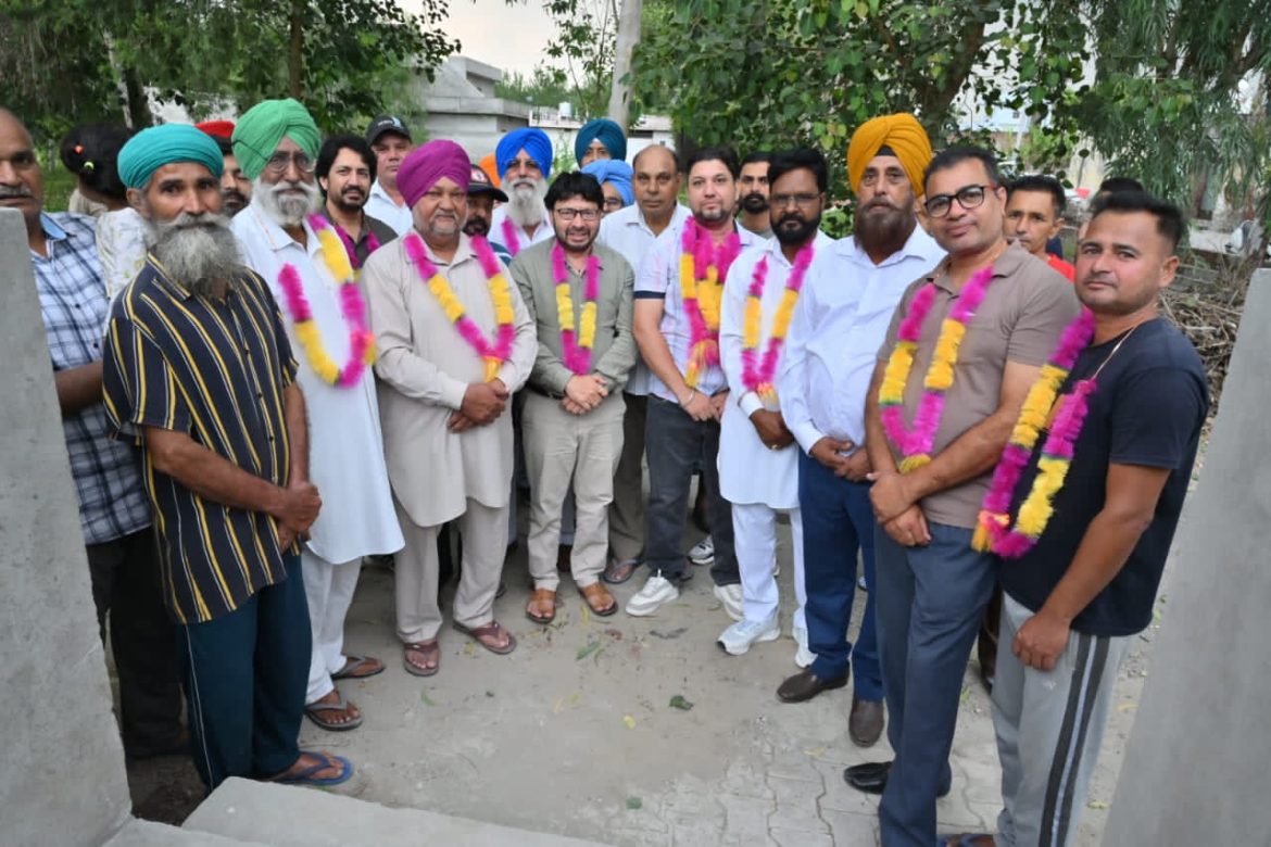 Punjab News: ‘मेरा घर मेरे नाम’ योजना से 40 परिवारों को मिला घर का मालिकाना हक, रवजोत सिंह ने बांटे रजिस्ट्री कार्ड