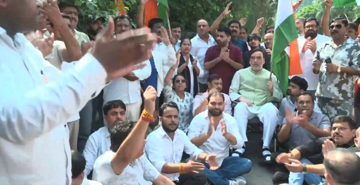 गोपाल राय हिरासत में: ज्ञानेश कुमार के इस्तीफे की मांग पर AAP का प्रदर्शन, BJP पर साधा निशाना