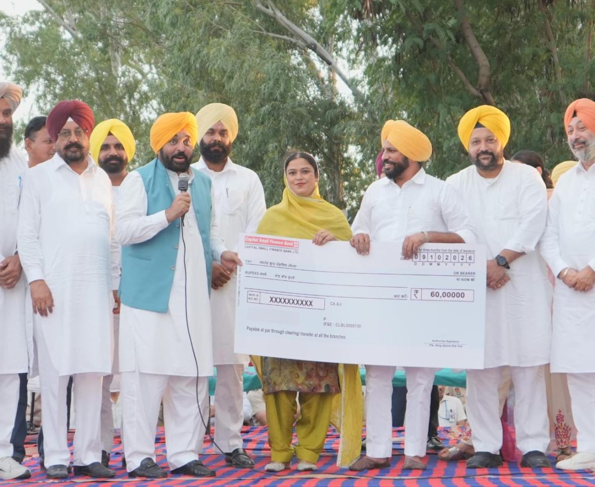 CM भगवंत मान की संगरूर के मीमसा गांव में लोक मिलनी, पंचायत को विकास के लिए दिए ₹60 लाख