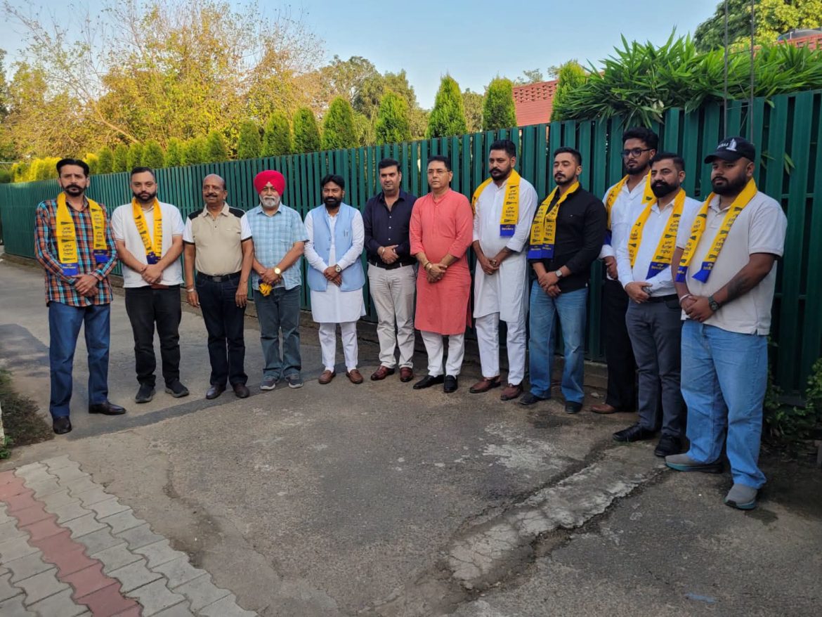 जालंधर नॉर्थ में AAP को मजबूती, भाजपा नेता विशाल रेरू समेत कई लोग पार्टी में शामिल