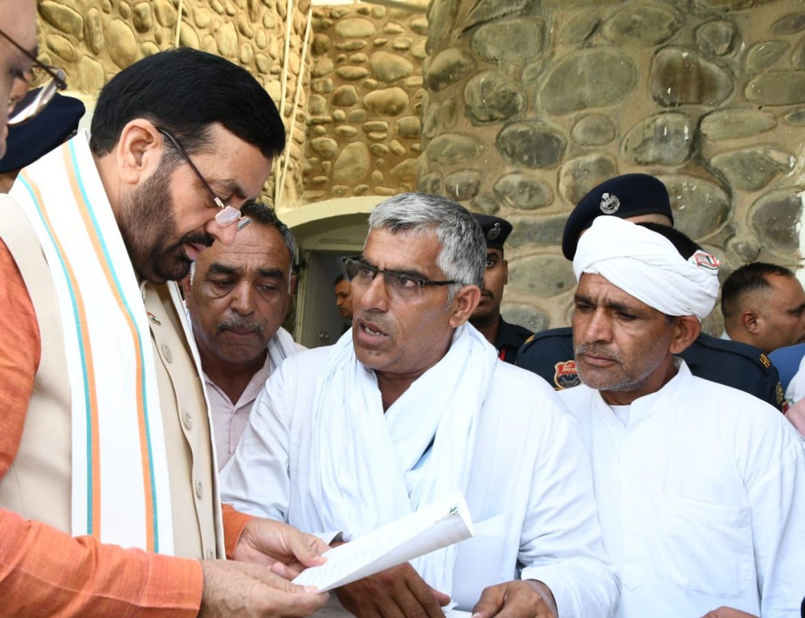 चंडीगढ़ के संत कबीर कुटीर में CM नायब सिंह सैनी ने सुनीं लोगों की समस्याएं