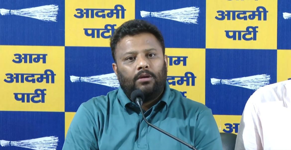 कुलदीप कुमार का भाजपा पर हमला, रेखा गुप्ता के कथित बयान पर माफी की मांग