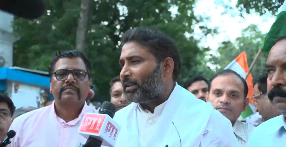 तिरंगा फहराने पर युवाओं को 5 दिन की हिरासत, AAP ने निकाला तिरंगा मार्च; BJP सरकार पर साधा निशाना