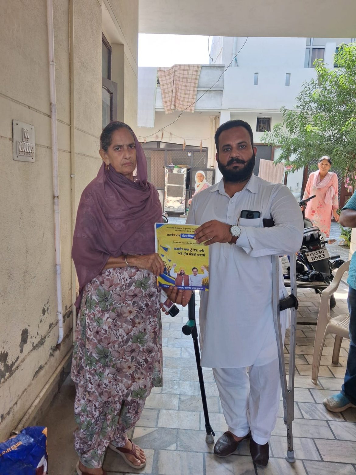 पंजाब में भगवंत मान सरकार का घर-घर अभियान तेज, AAP कार्यकर्ता लोगों को बता रहे सरकारी योजनाओं के फायदे