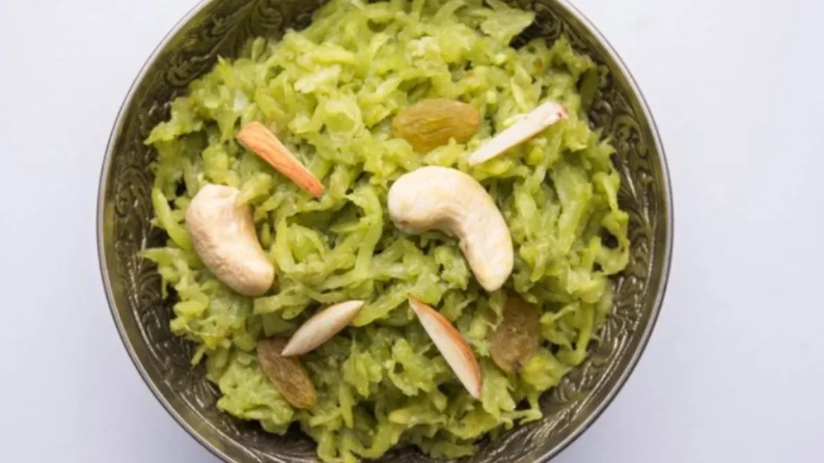 Lauki Halwa Recipe: लौकी की सब्जी नहीं, बनाएं स्वादिष्ट हलवा, स्वाद ऐसा कि बच्चे भी मांगेंगे बार-बार