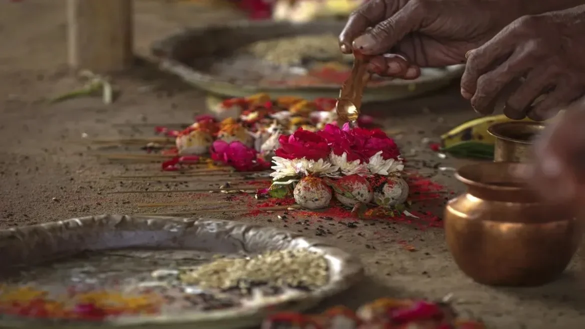 पितृ पक्ष 2026: आज दशमी श्राद्ध पर जानें कुतुप मुहूर्त, तर्पण और श्राद्ध के जरूरी नियम