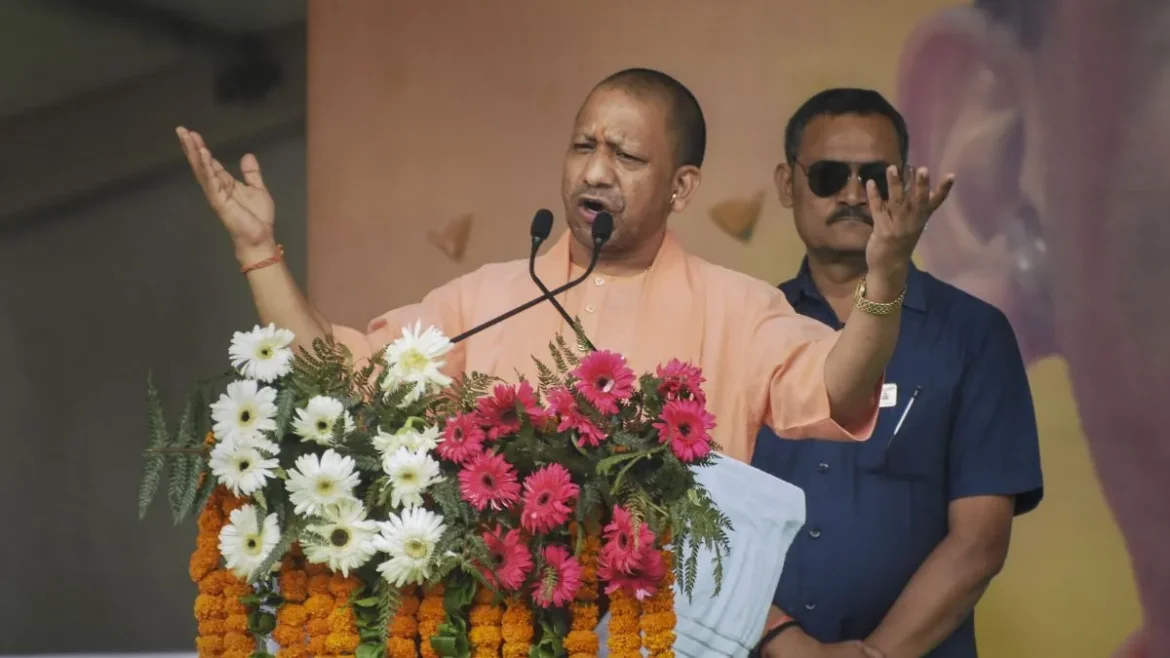 CM Yogi: सीएम योगी ने नारी शक्ति को किया नमन, बोले- 2017 से बदली यूपी की तस्वीर