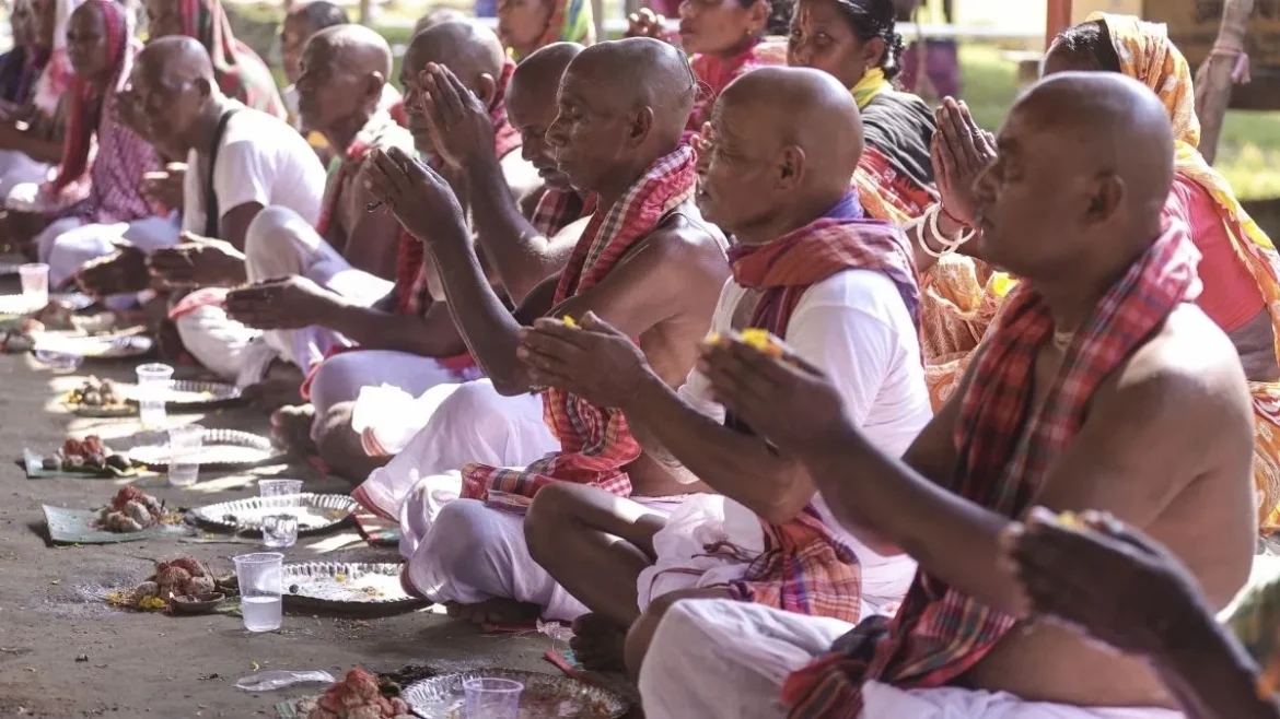 पितृ पक्ष 2026: सपने में पूर्वजों का दिखना क्या देता है संकेत? मुस्कुराते या भोजन मांगते दिखें तो जानें अर्थ