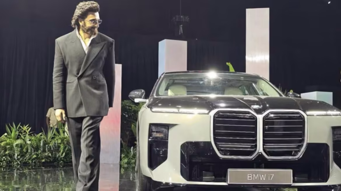 Ranveer Singh New Car: रणवीर सिंह ने खरीदी 2 करोड़ रुपये से महंगी BMW i7 इलेक्ट्रिक कार? मुंबई में चलाते दिखे