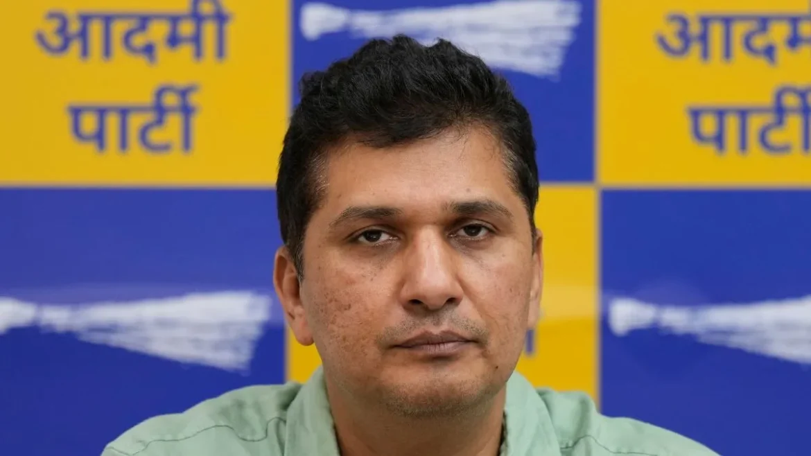 Delhi News: इंडिया गेट पर सौरभ भारद्वाज का दावा- दिल्ली पुलिस ने मुझे उल्टा कर दिया, BJP सरकार पर साधा निशाना