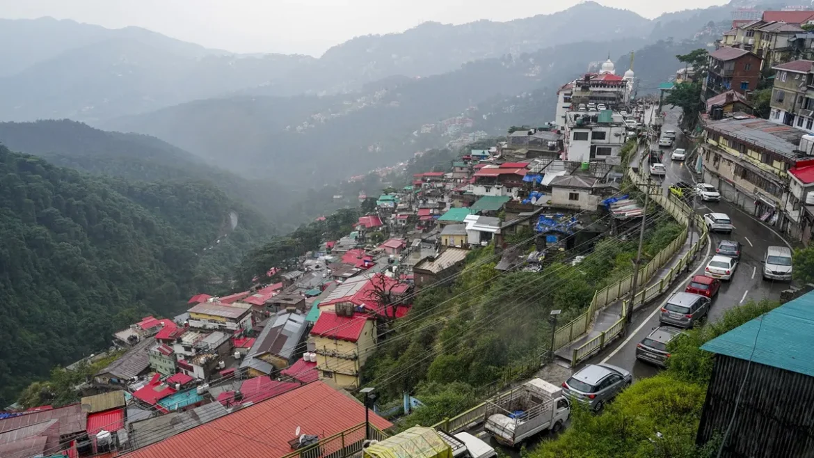 Shimla Traffic: शिमला में लॉन्ग वीकेंड पर सैलानियों का सैलाब, 3 दिन में पहुंचे 70 हजार वाहन; लगा लंबा जाम