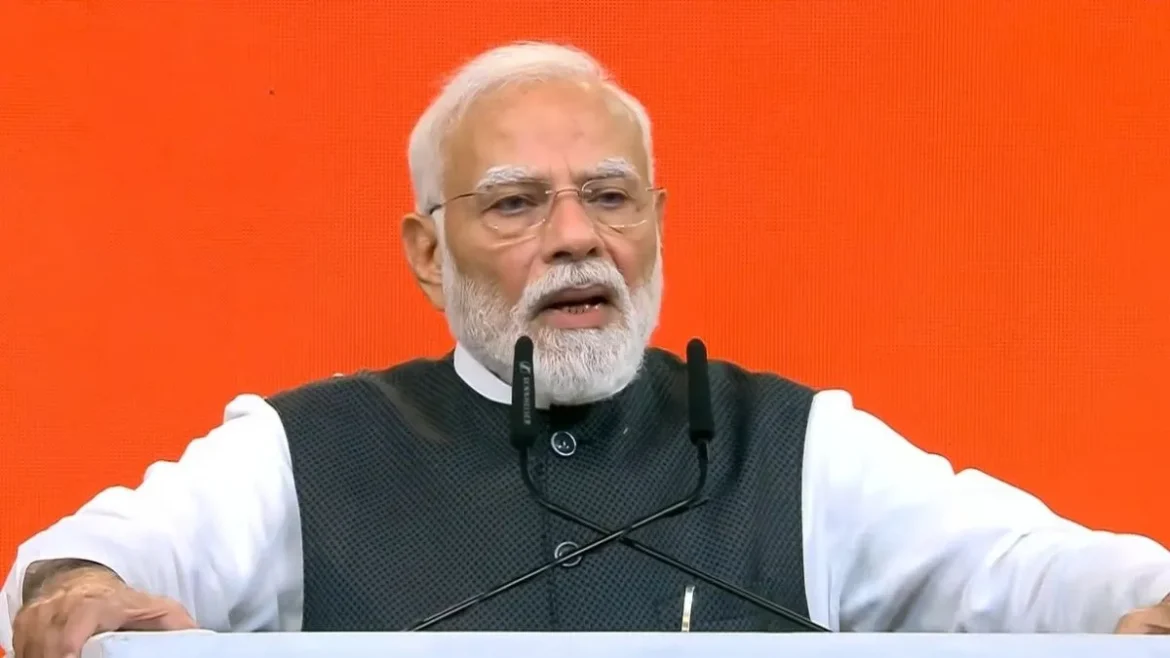 प्रधानमंत्री नरेंद्र मोदी के 25 वर्ष: जनसेवा के 25 साल पूरे होने पर बोले मोदी- आलोचकों ने मुझे अपने भीतर झांकना सिखाया