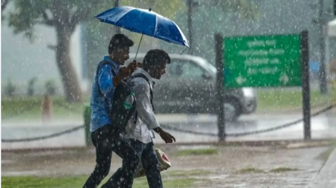 Weather Update: मानसून की विदाई के बीच कई राज्यों में भारी बारिश का अलर्ट, दिल्ली में भी आंधी-बिजली की चेतावनी
